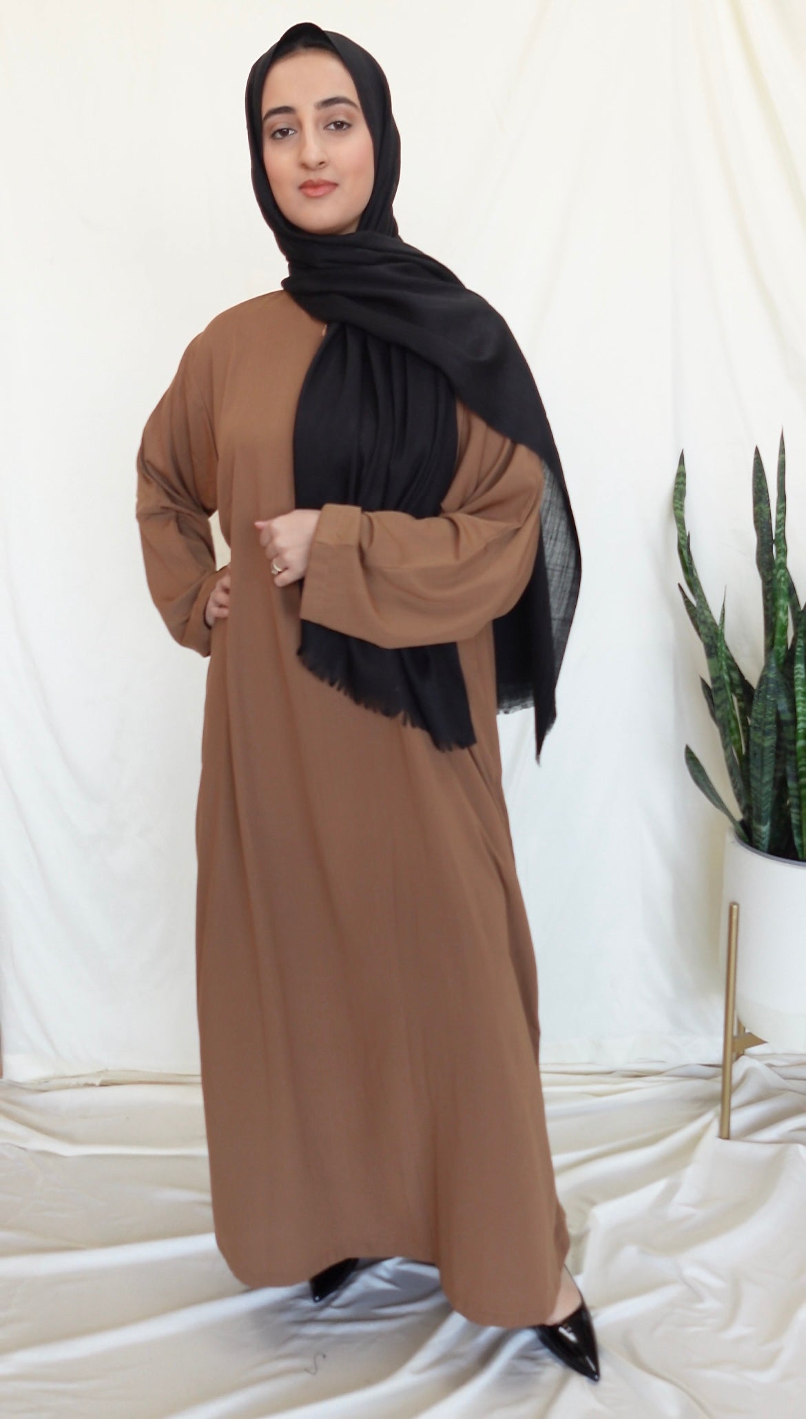Breathable zipper pocket abaya